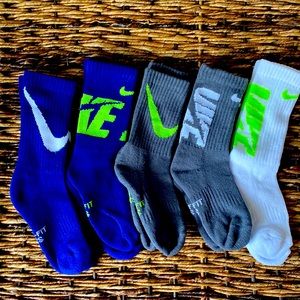 Nike DRI-FIT socks for youth. Fits ages 5 - 7.